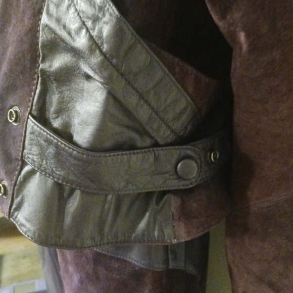 Bermans leather/suede skirt/jacket set - Picture 10 of 12